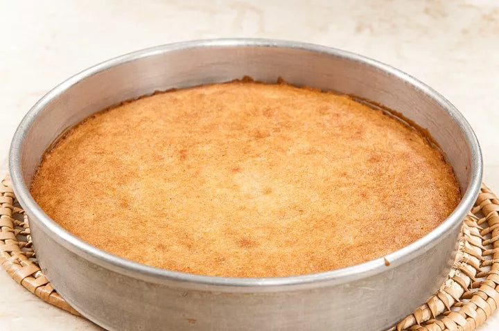 CAKE PAN PREP OR HOW TO GET A FLAT CAKE LAYER